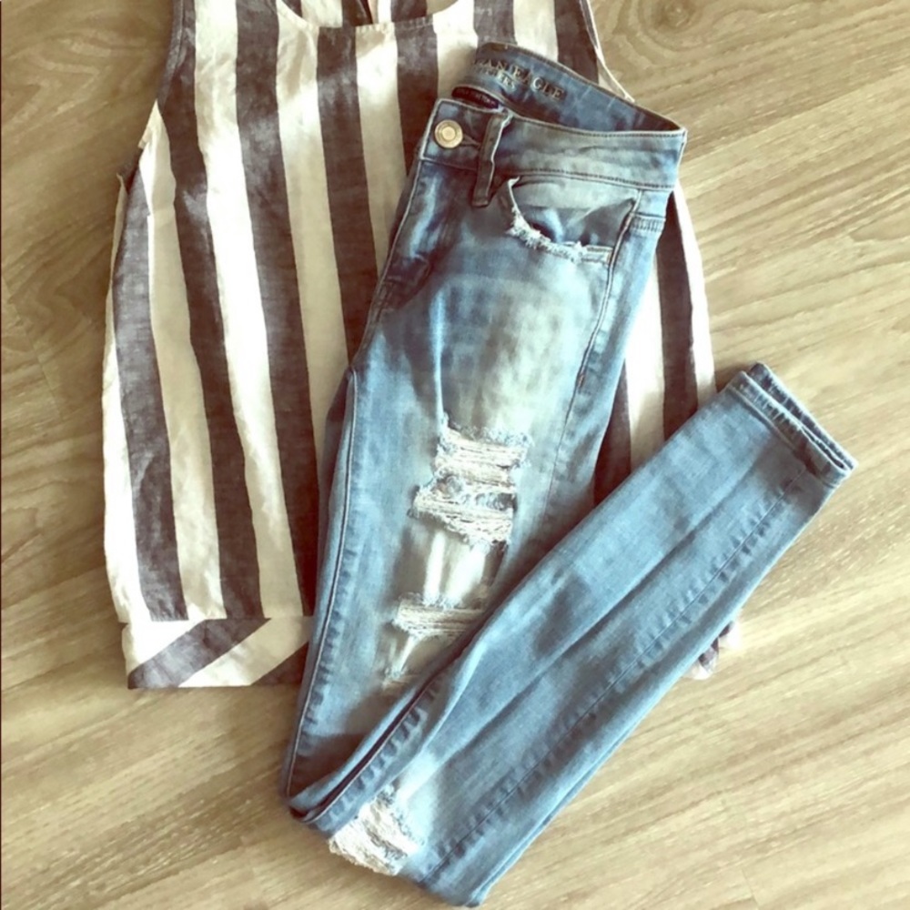 AE distressed light jeans
